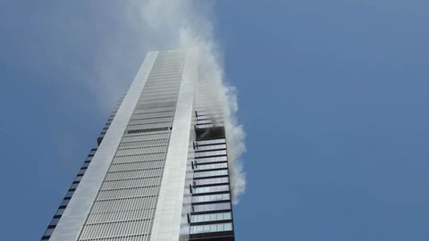 Incendio en la torre Moeve en Madrid