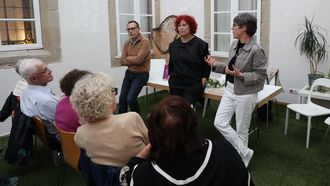 Xes�s Dom�nguez Dono, Ana Roman� e Mar�a Xes�s Nogueira, durante a presentaci�n da biograf�a de Bego�a Caama�o