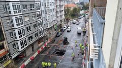 La calle Pena Trevinca, cortada por un socav�n