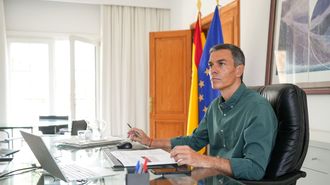 Snchez, el jueves, presidiendo desde Madrid la reunin del Cecod para hacer frente a la ola de incendios.