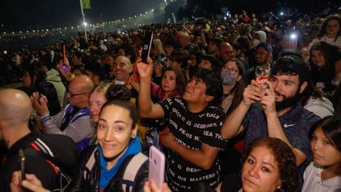 El pblico, durante los fuegos artificiales de A Corua