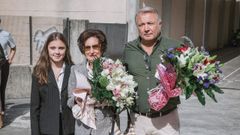 Maruchi, el d�a del homenaje, junto a una de sus �ltimas alumnas, Silvia Freire Arias, y el alcalde, Pablo Taboada