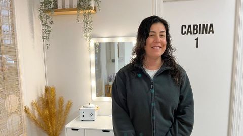 Eva And�jar en el centro de est�tica Deva, que abri� hace menos de un a�o muy cerca del t�nel de la calle Nova de Caranza.