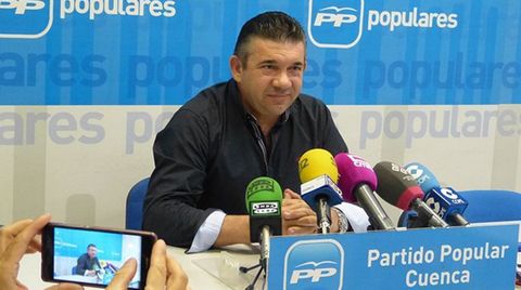 El alcalde conquense suspendido de militancia en el PP por sus comentarios sobre Irene Montero