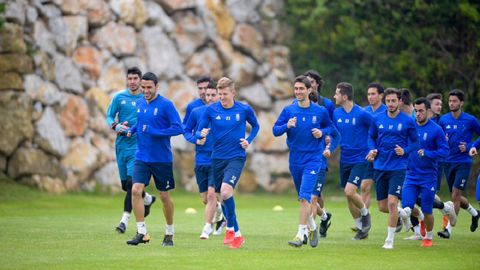 Los jugadores del Real Oviedo en El Requexn