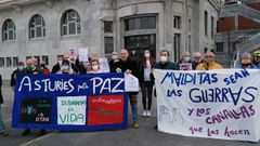 Un momento del acto de la plataforma pacifista Asturies pola Paz en Gij�n