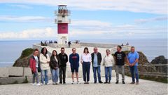 <span lang= gl >Ana Pont�n (sexta pola esquerda), onte diante do faro do cabo Ortegal, con outros pol�ticos nacionalistas</span>