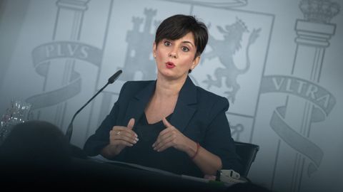 Isabel Rodr�guez tras el Consejo de Ministros.