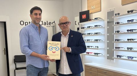 Yusev Khaled y Eladio Santos, en �ptica Jaled de A R�a.