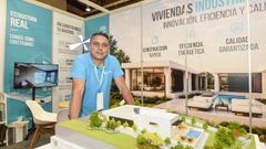 Antonio Castro, socio de Casl�a, no espazo expositor da empresa no recinto feiral da Semana Verde de Silleda.