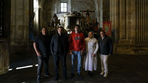 As� se preparan los pasos de Semana Santa en Celanova.