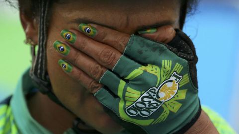 La brasile�a Clemilda Fernandes, tra la carrera de ciclismo en ruta.