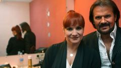 El do argentino Pimpinela en el camerino antes de una actuacin