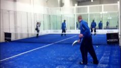 Los jugadores del Breog�n se distraen con el p�del