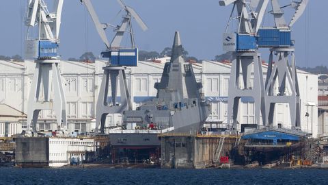 Una de las fragatas F-110 en construcci�n en Navantia Ferrol