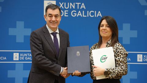 Rosa Silva y el conselleiro Romn Rodrguez firmaron la adhesin del sindicato CSIF al acuerdo con Educacin