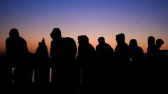 Inmigrantes en la playa de Ben�tez, en Ceuta