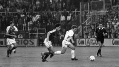 Luis Manuel Buitre Vinyals Real Oviedo Real Madrid Antiguo Carlos Tartiere.Luis Manuel pugna por un esf�rico con Butrague�o durante el Real Oviedo - Real Madrid