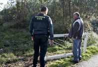 Agentes de la Guardia Civil recabaron pruebas en la zona durante la ma�ana de ayer. 