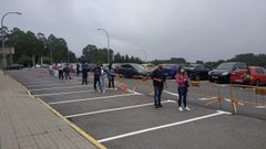 Los barbanzanos nacidos en 1979 y 1980 recibieron ayer la segunda dosis de la vacuna de Pfizer en el hospital comarcal