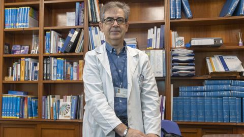 Martnez Olmos, en su despacho del Hospital Clnico de Santiago