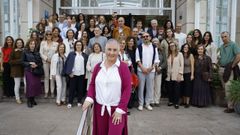 Las que fueron sus compa�eras en el CEIP Emilia Pardo Baz�n, vecinos de barrio y amigas asistieron en el hotel Meli� Mar�a Pita a la comida homenaje a la docente Aurora Candal, que se acaba de jubilar.