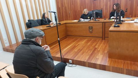 Juicio a un octogenario por exhibicionismo cuando iba en un autob�s Vitrasa en Vigo