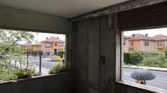 Inmuebles a medio hacer contrastan con el ambiente residencial de la urbanizaci�n.