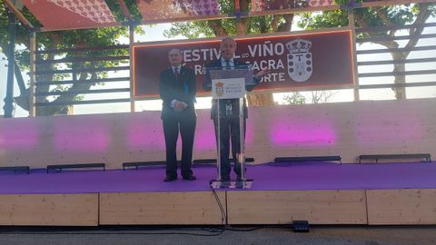 El alcalde de Monforte y presidente de la Diputacin lucense, Jos Tom (a la derecha) pronunci el discurso de inauguracin del festival