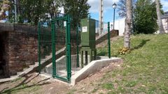 Estaci�n autom�tica de control del caudal instalada en la orilla del r�o Saa en A Pobra do Broll�n