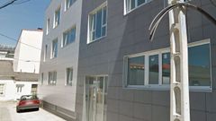 Fachada del edificio de la calle Mar�a, situado a menos de 300 metros de la playa de Ares