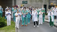 Imagen de una concentraci�n del personal de urgencias durante el confinamiento