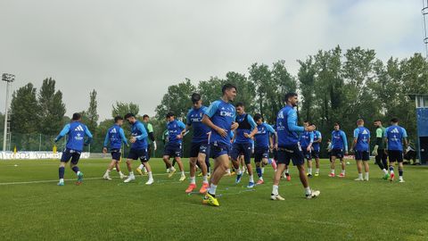 Los jugadores del Oviedo, en El Requexn