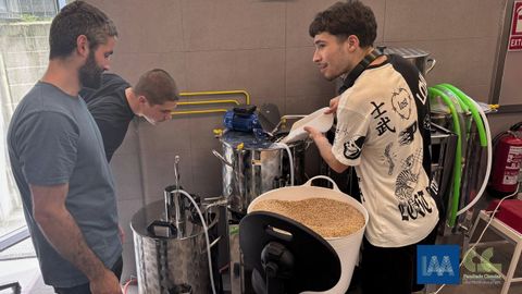 Elaboraci�n de cerveza en el Campus Auga de Ourense