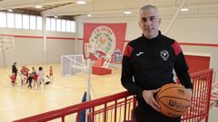 Dar�o Romero, fotografiado en Marz�n, mentras adestra un dos conxentos da enorme canteira focense.