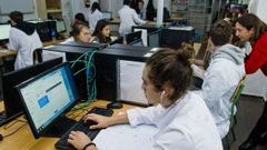 Un grupo de alumnos de STEMbach del IES Maria Casares, de Oleiros.