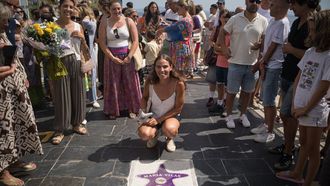 Mar�a Vilas estuvo recientemente en Ribeira para ser homenajeada por los vecinos de Casti�eiras, donde ya tiene una estrella en el particular paseo de la fama de la localidad.