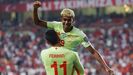 Ferran Torres celebra el cuarto gol del partido junto a Lamine Yamal