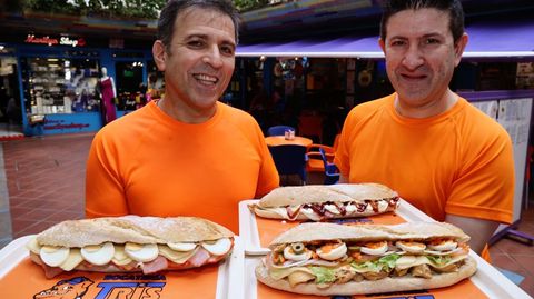 Diego y Bruno Fraga, hermanos y fundadores de la bocatería Tris de Pontevedra.