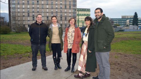 La vicealcaldesa, Ana Taboada, acompa�ada por los concejales Diego Vali�o y Cristina Pont�n, y Jorge Ar�valo y Pilar D�az, de Paisaje Trasversal, en el viejo HUCA.La vicealcaldesa, Ana Taboada, acompa�ada por los concejales Diego Vali�o y Cristina Pont�n, y Jorge Ar�valo y Pilar D�az, de Paisaje Trasversal, en el viejo HUCA