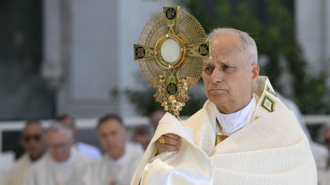 El papa Le�n XIV durante una procesi�n del Corpus Christi en su visita a Espa�a.