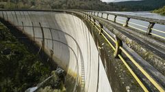 Presa del embalse de Albarellos, en el r�o Avia, en foto de archivo.