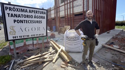 V�ctor Iglesias, propietario do tanatorio no momento en que se iniciaron as obras