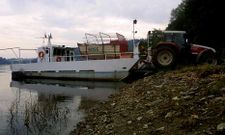 Cruces respalda la petici�n de los vecinos de ampliar espacio para maniobrar en la carga y descarga.
