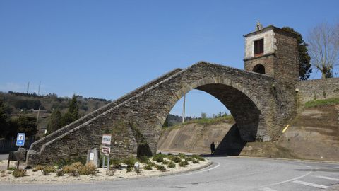 Puente de Portomarn y capilla de la Virxe das Neves