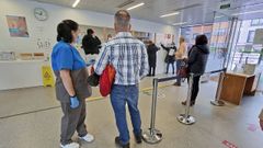 Usuarios en el centro de salud de A Parda, en Pontevedra