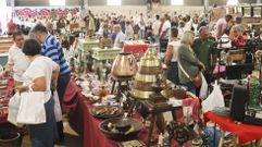 Feira de antig�edades, en el pabell�n da Mocidade de Nar�n