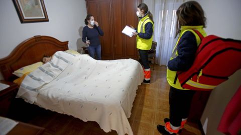 Reportaje con las enfermeras Sonia Garca y Blanca Luaces del equipo de soporte de atencin domiciliaria con base en Arcade. Primera parada para visitar a Victoria una anciana de 84 aos en Cortegoso, A Lama