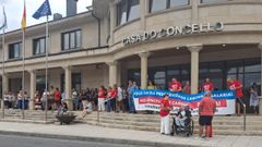 Cacerolada del personal municipal, tras el pleno extraordinario del viernes