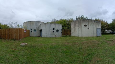 Las pozas de A Tafona, en Caldas de Reis, que siguen sin uso despu�s de trece a�os del inicio de su construcci�n
